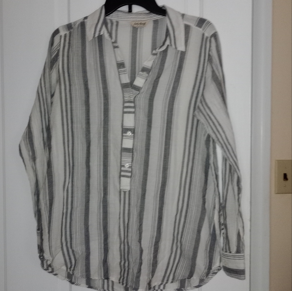 Lucky Brand 100% cotton button up shirt